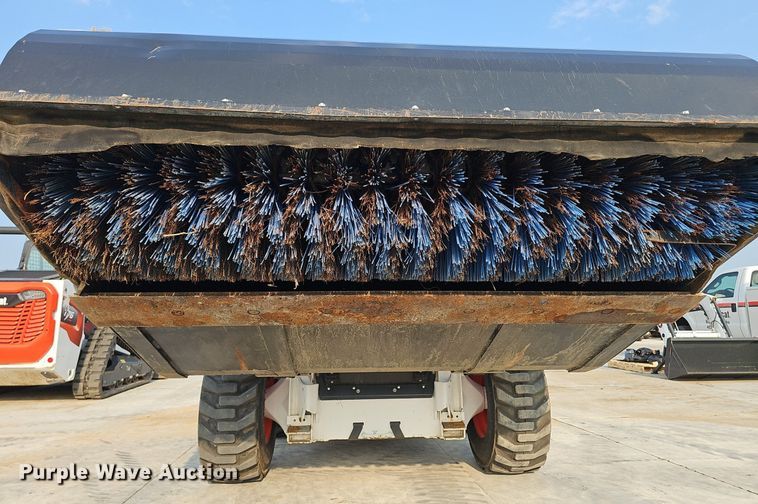 image for item DP6609 Haugen HPB72 skid steer broom