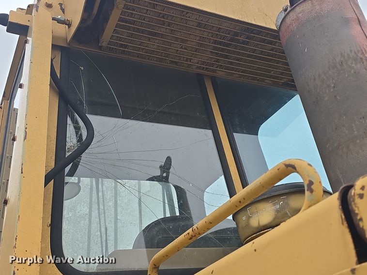 image for item DQ4527 1990 Caterpillar 953 loader