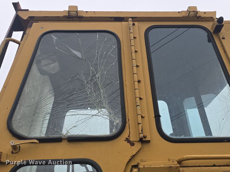 image for item DQ4527 1990 Caterpillar 953 loader