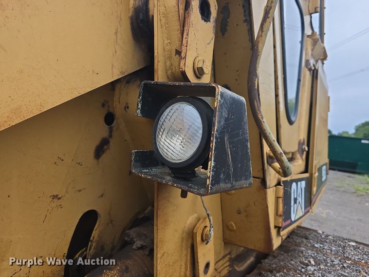 image for item DQ4527 1990 Caterpillar 953 loader