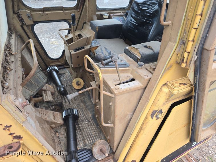 image for item DQ4527 1990 Caterpillar 953 loader