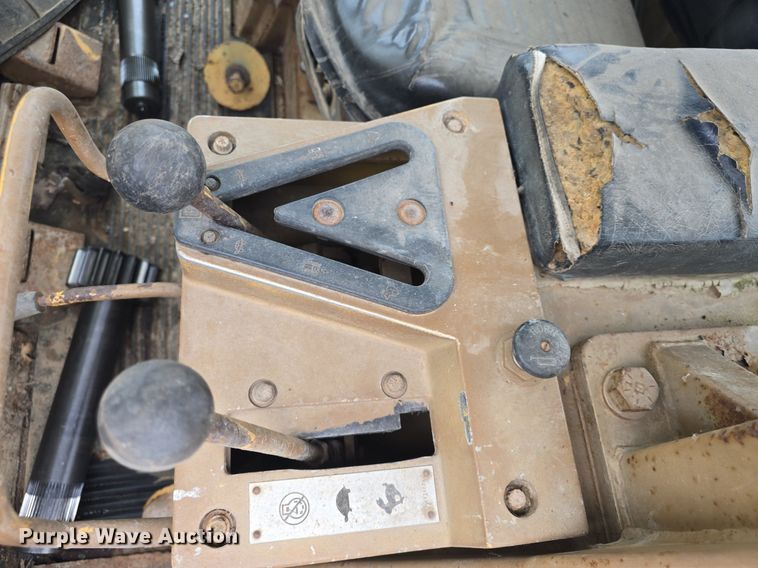 image for item DQ4527 1990 Caterpillar 953 loader