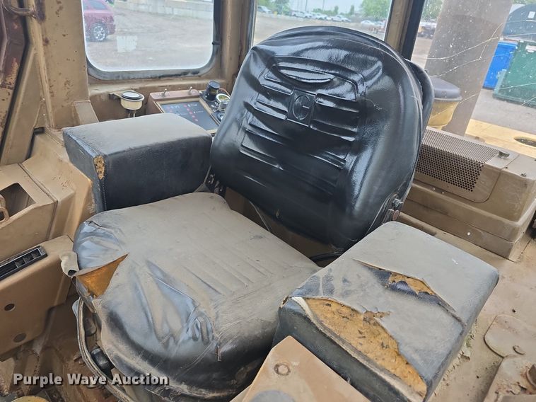 image for item DQ4527 1990 Caterpillar 953 loader