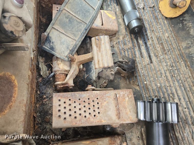 image for item DQ4527 1990 Caterpillar 953 loader