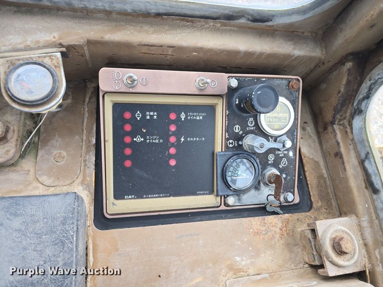 image for item DQ4527 1990 Caterpillar 953 loader