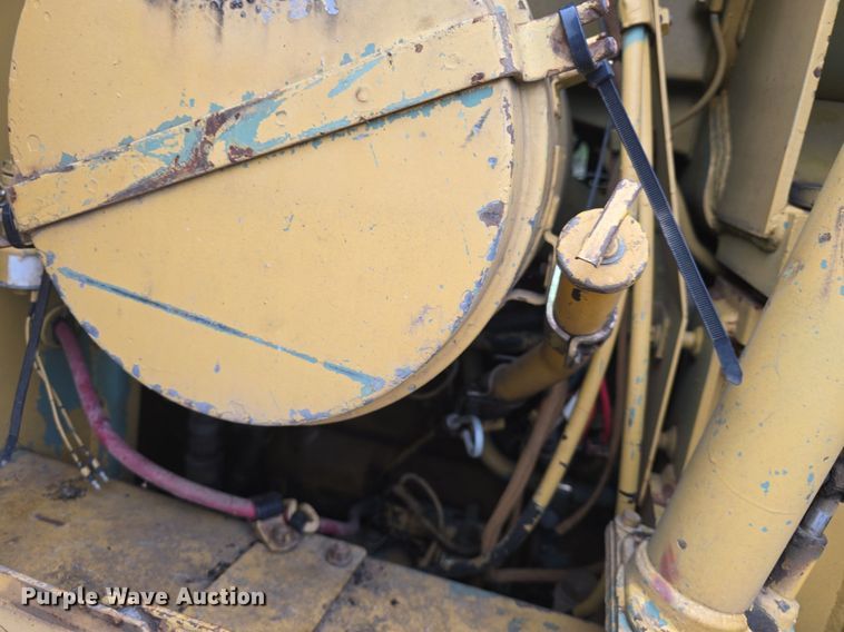 image for item DQ4527 1990 Caterpillar 953 loader