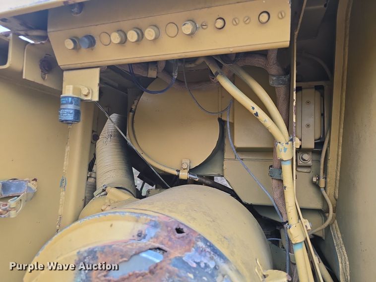 image for item DQ4527 1990 Caterpillar 953 loader