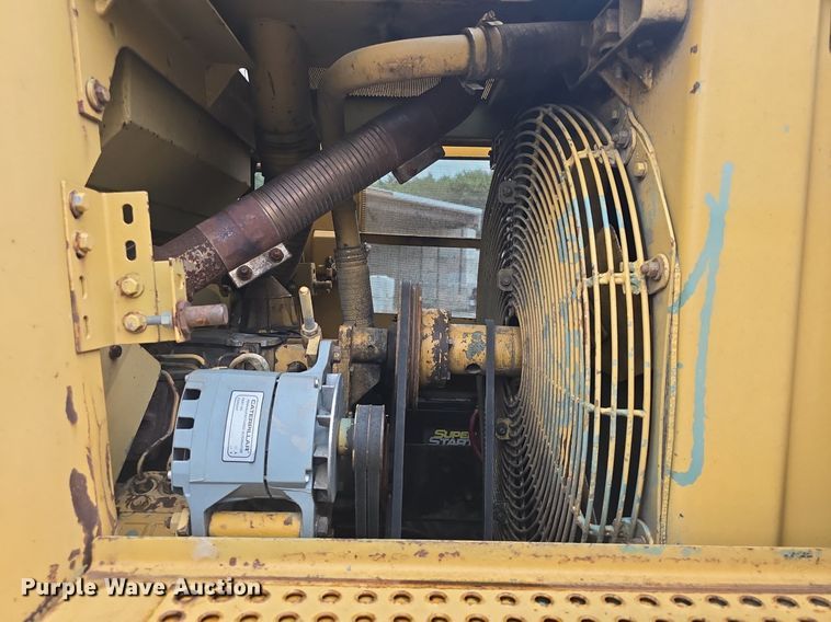 image for item DQ4527 1990 Caterpillar 953 loader