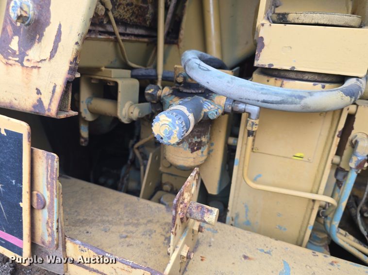 image for item DQ4527 1990 Caterpillar 953 loader