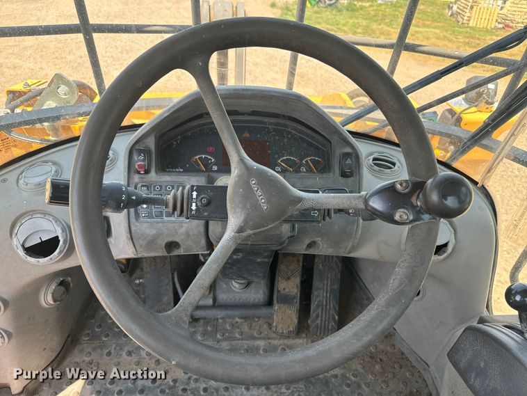 image for item DQ6924 2008 Volvo L90F wheel loader