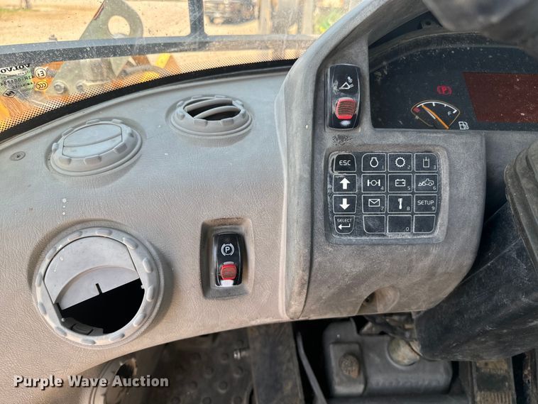 image for item DQ6924 2008 Volvo L90F wheel loader