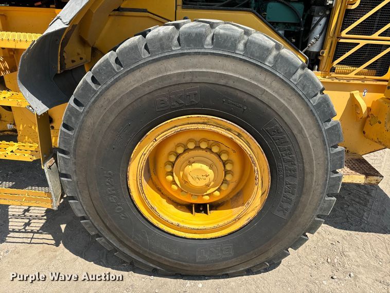 image for item DQ6924 2008 Volvo L90F wheel loader
