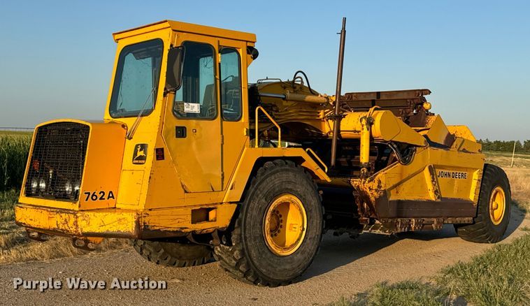 image for item DQ6946 1984 John Deere 762A elevating scraper