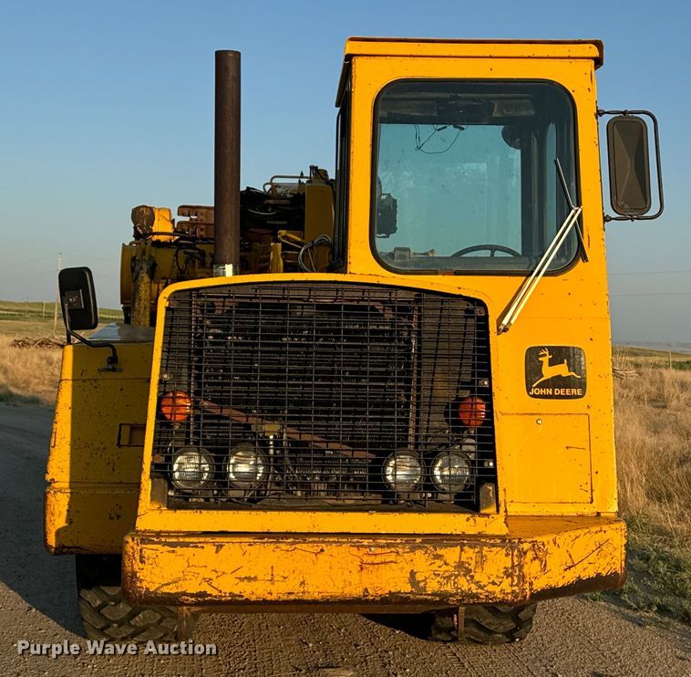 image for item DQ6946 1984 John Deere 762A elevating scraper