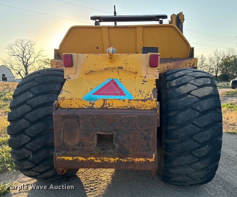 image for item DQ6946 1984 John Deere 762A elevating scraper