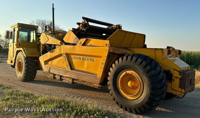 image for item DQ6946 1984 John Deere 762A elevating scraper