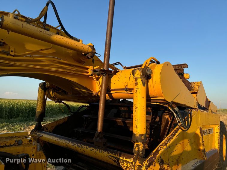 image for item DQ6946 1984 John Deere 762A elevating scraper