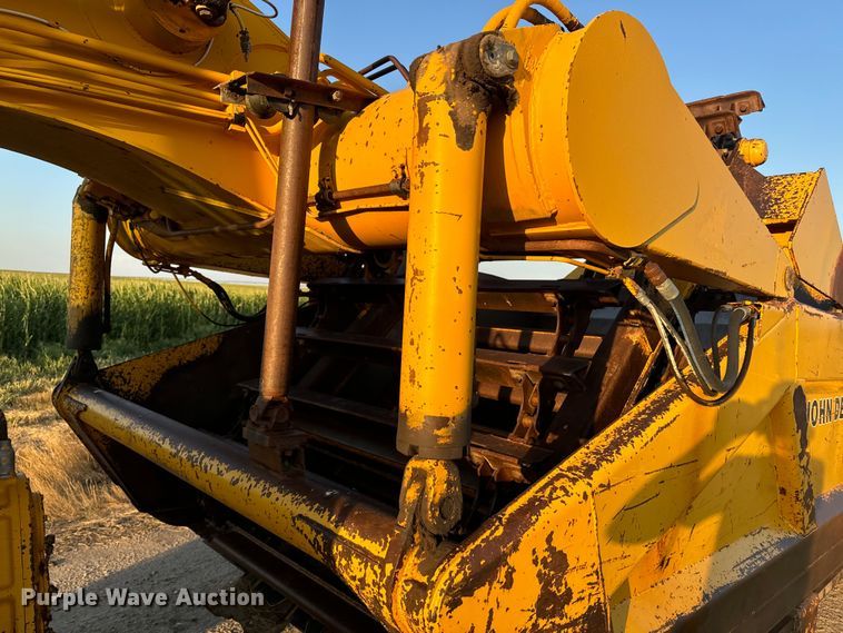 image for item DQ6946 1984 John Deere 762A elevating scraper