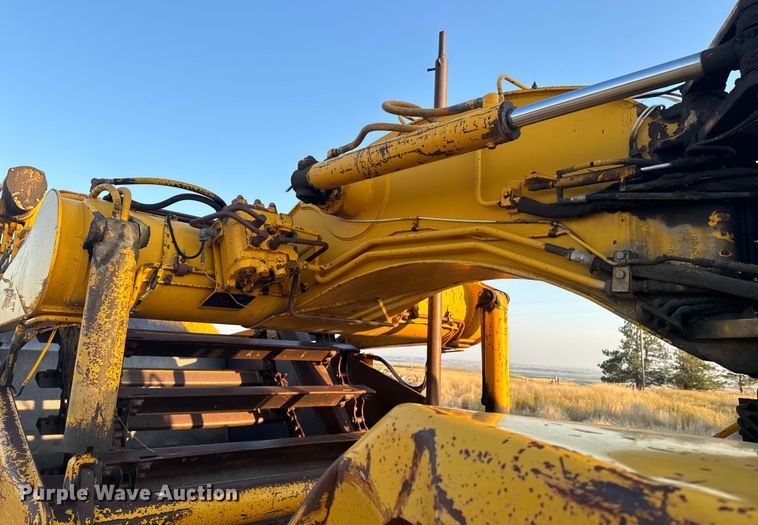 image for item DQ6946 1984 John Deere 762A elevating scraper