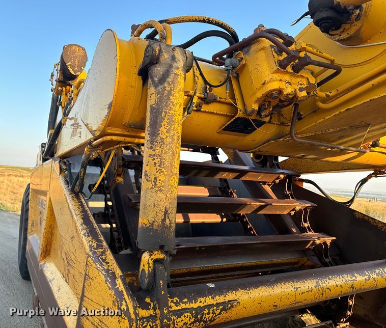 image for item DQ6946 1984 John Deere 762A elevating scraper