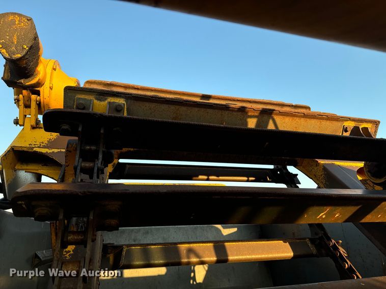 image for item DQ6946 1984 John Deere 762A elevating scraper