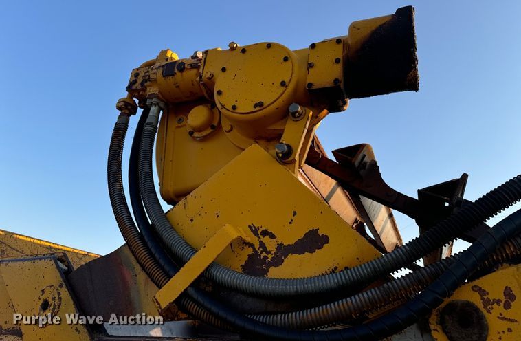 image for item DQ6946 1984 John Deere 762A elevating scraper