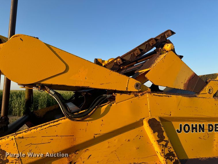 image for item DQ6946 1984 John Deere 762A elevating scraper