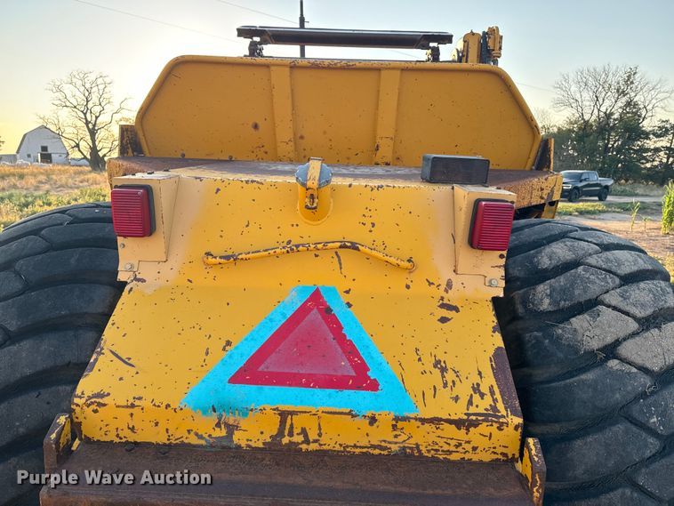 image for item DQ6946 1984 John Deere 762A elevating scraper