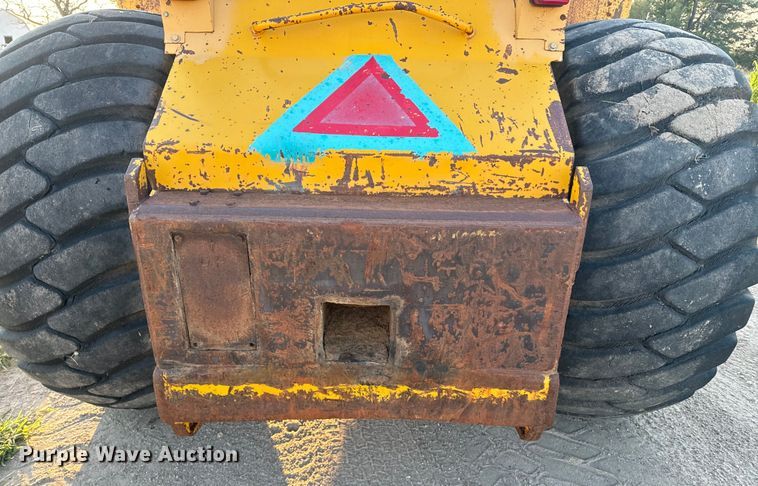 image for item DQ6946 1984 John Deere 762A elevating scraper