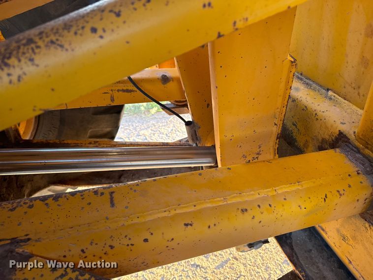 image for item DQ6946 1984 John Deere 762A elevating scraper