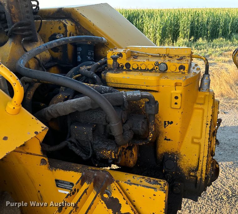 image for item DQ6946 1984 John Deere 762A elevating scraper