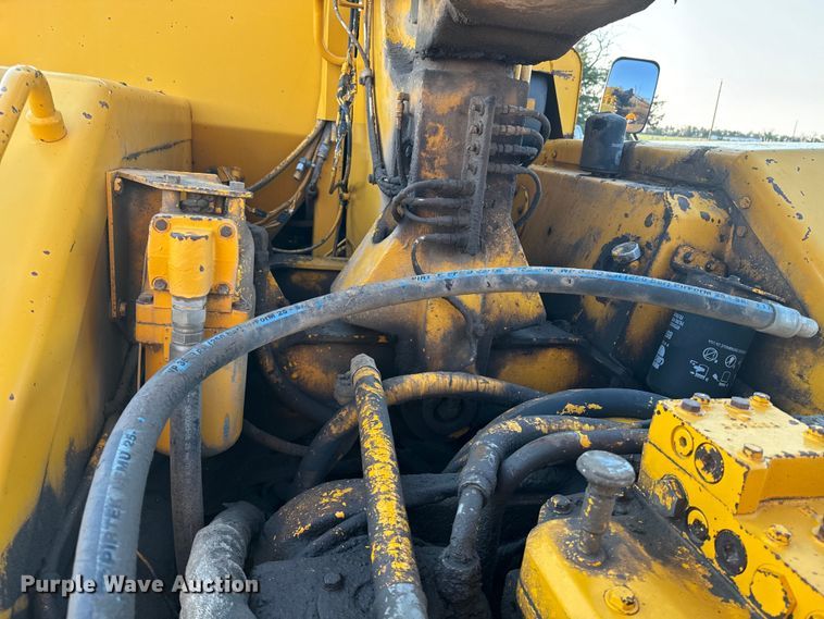 image for item DQ6946 1984 John Deere 762A elevating scraper