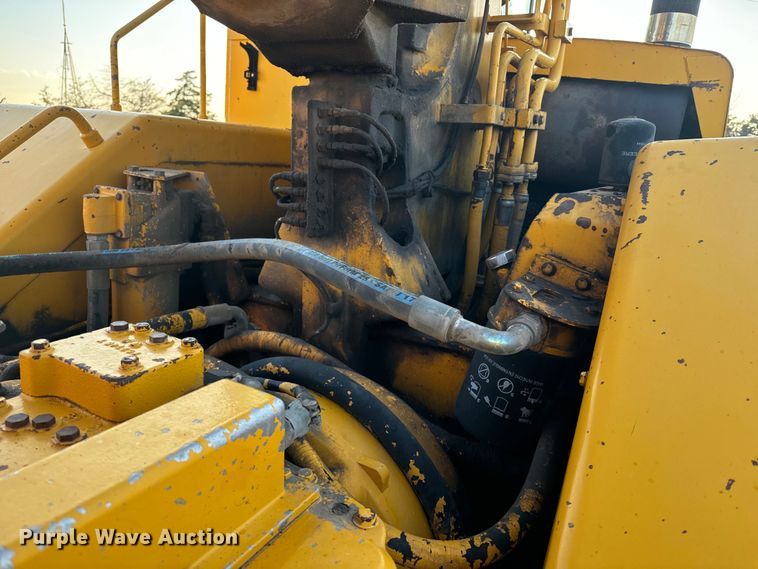 image for item DQ6946 1984 John Deere 762A elevating scraper