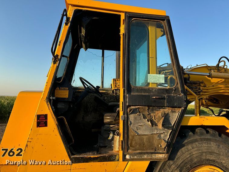 image for item DQ6946 1984 John Deere 762A elevating scraper