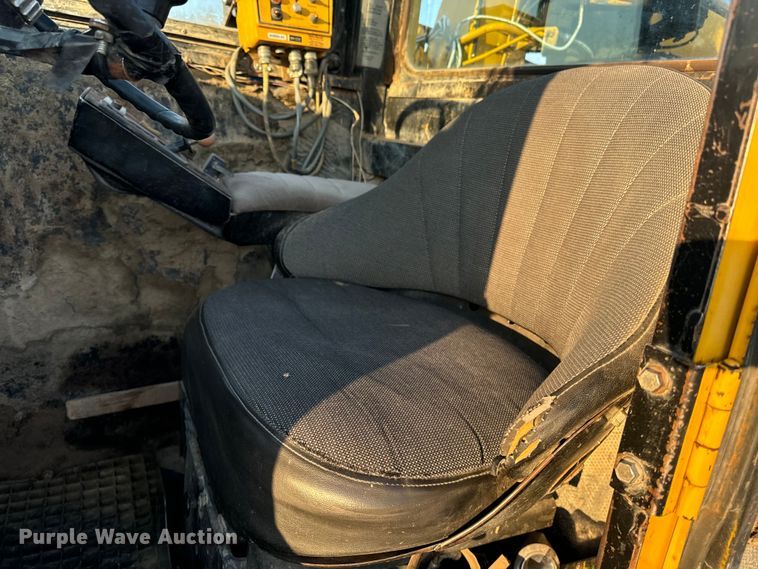 image for item DQ6946 1984 John Deere 762A elevating scraper