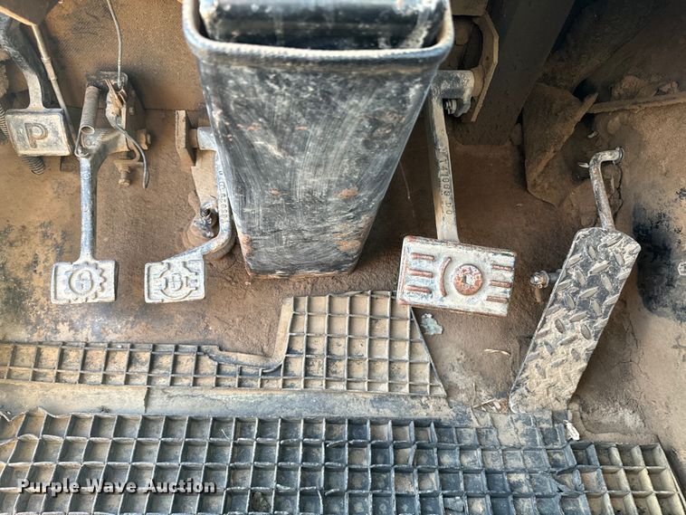 image for item DQ6946 1984 John Deere 762A elevating scraper