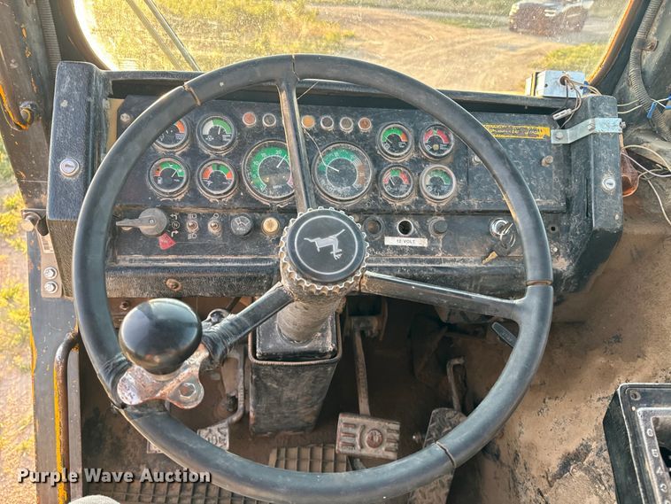 image for item DQ6946 1984 John Deere 762A elevating scraper