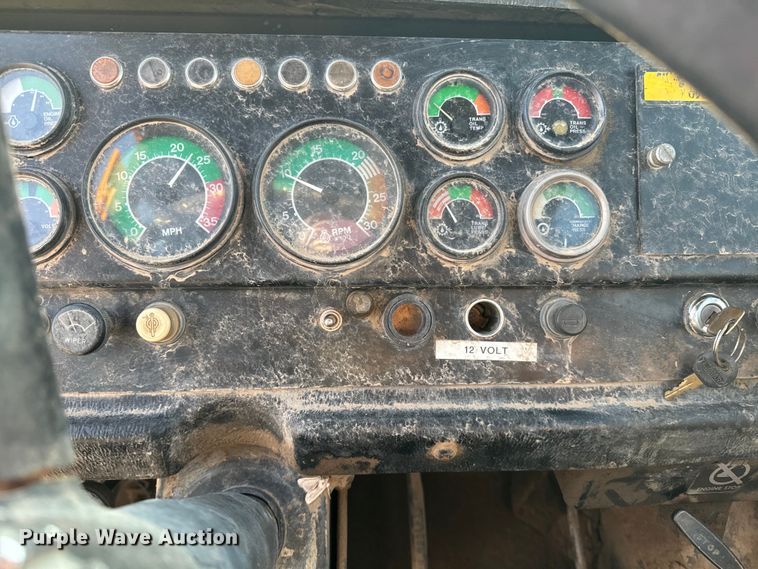 image for item DQ6946 1984 John Deere 762A elevating scraper