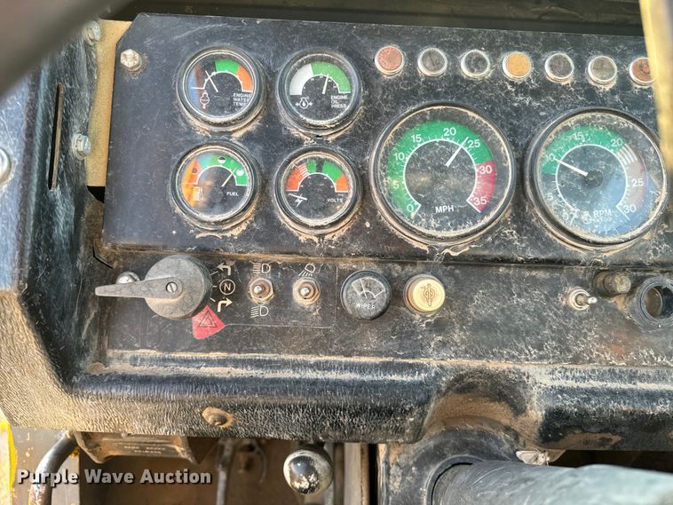 image for item DQ6946 1984 John Deere 762A elevating scraper