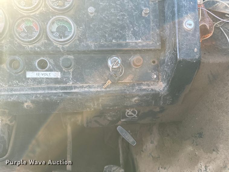 image for item DQ6946 1984 John Deere 762A elevating scraper