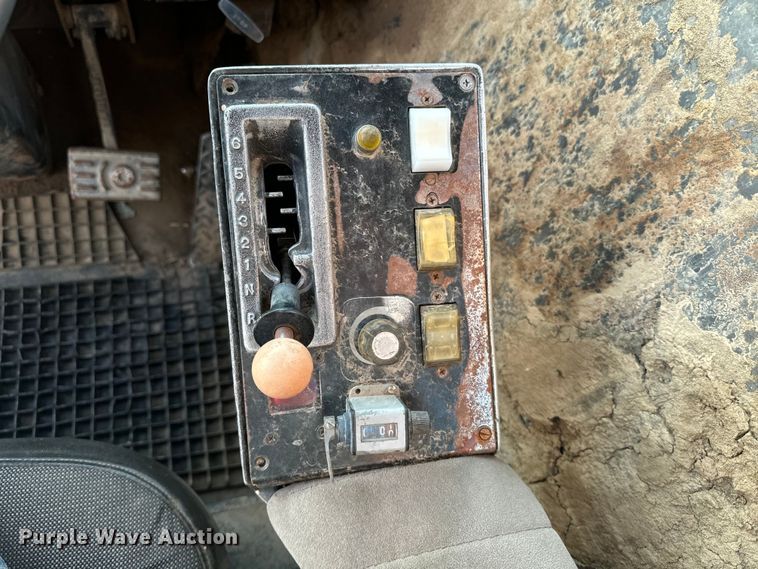 image for item DQ6946 1984 John Deere 762A elevating scraper