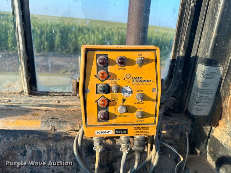 image for item DQ6946 1984 John Deere 762A elevating scraper