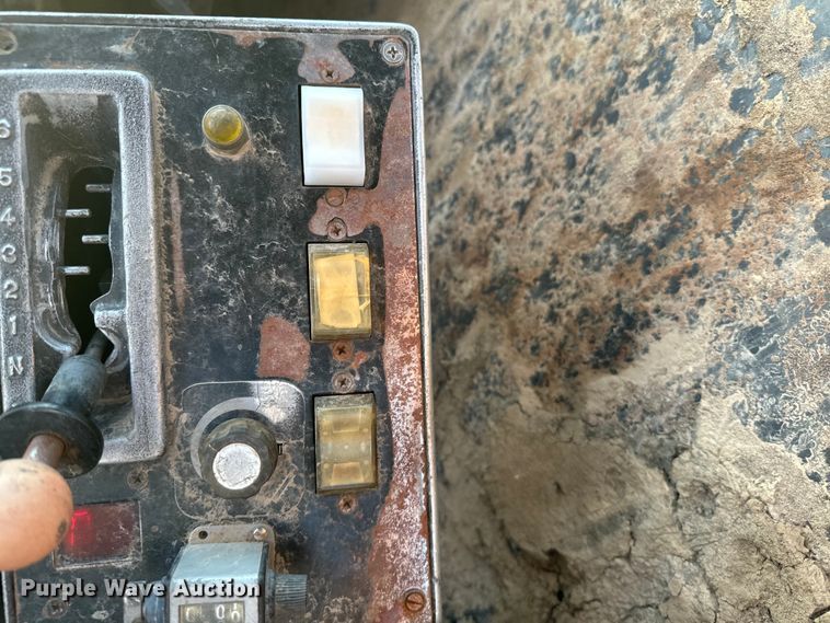 image for item DQ6946 1984 John Deere 762A elevating scraper