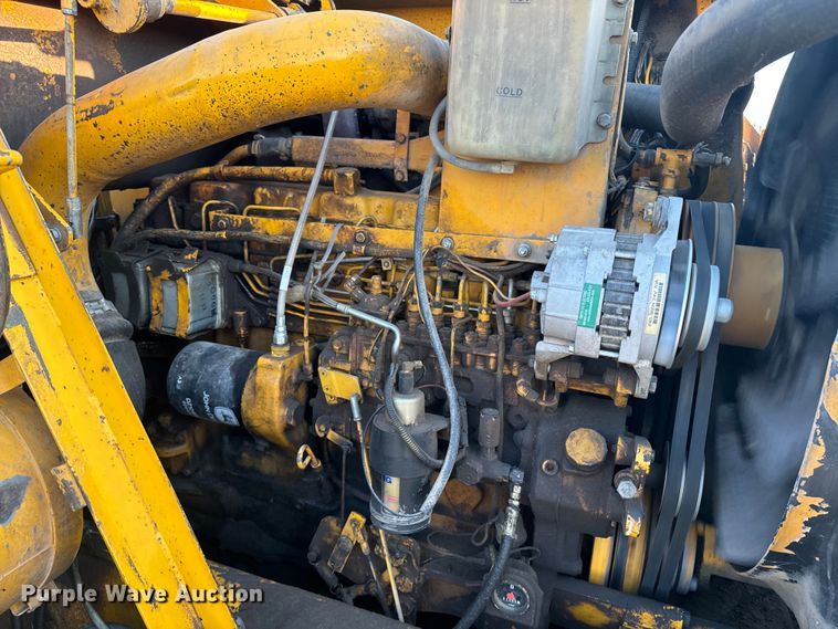 image for item DQ6946 1984 John Deere 762A elevating scraper