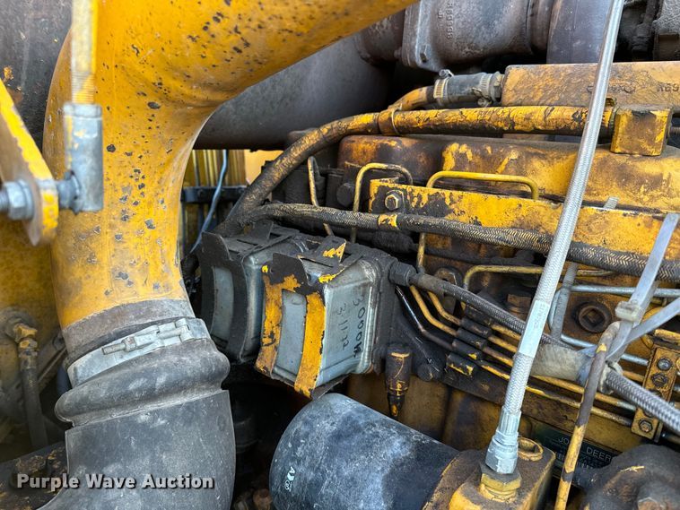 image for item DQ6946 1984 John Deere 762A elevating scraper