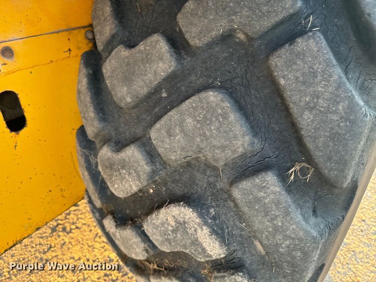 image for item DQ6946 1984 John Deere 762A elevating scraper