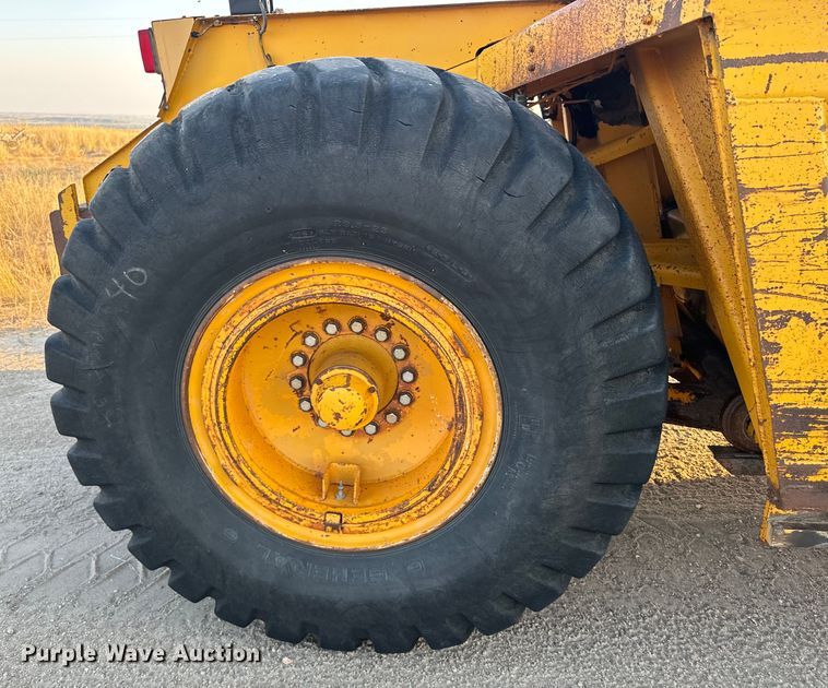 image for item DQ6946 1984 John Deere 762A elevating scraper