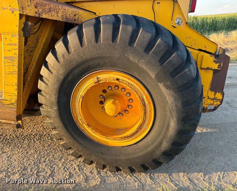 image for item DQ6946 1984 John Deere 762A elevating scraper