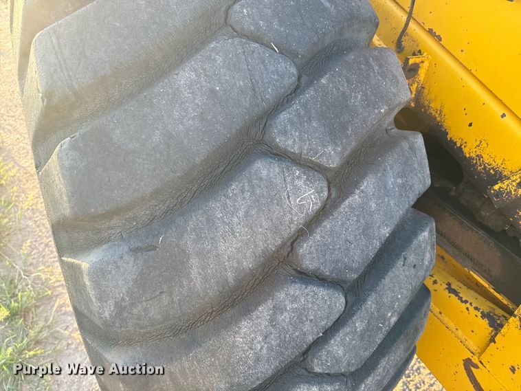 image for item DQ6946 1984 John Deere 762A elevating scraper