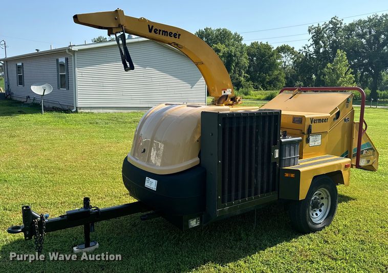 image for item DQ6958 2006 Vermeer BC1500 wood chipper